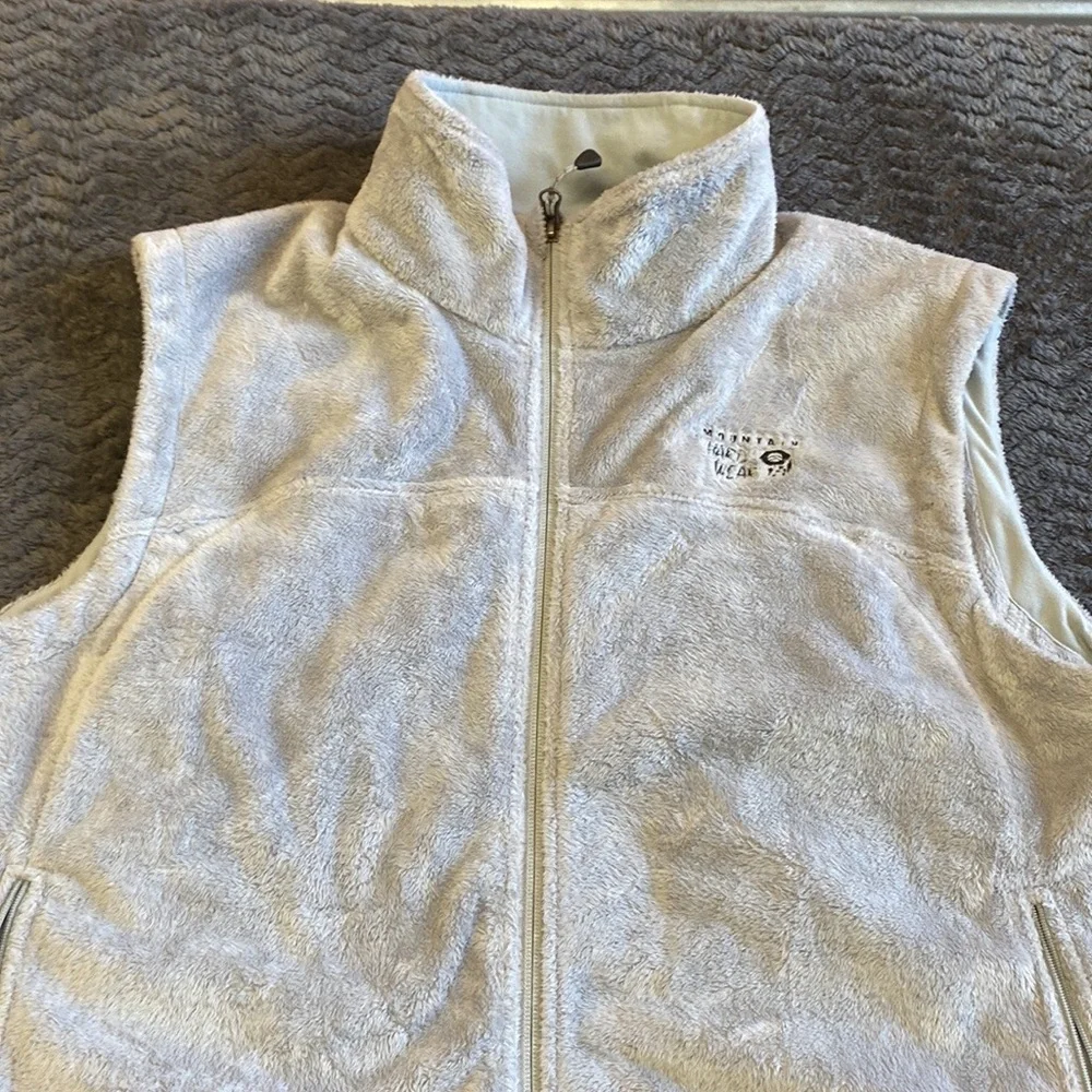Mountain hardware embroidered women’s vest, size XL gray, zippered pockets_14